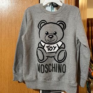 Moschino pullover boys.Like new